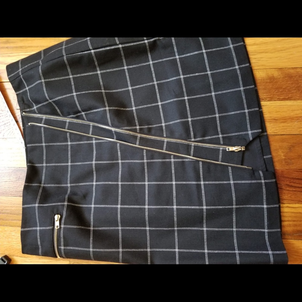 Romeo & Juliet counture Black mini skirt - Picture 8 of 8